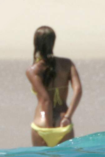 Jessica Alba sur la plage